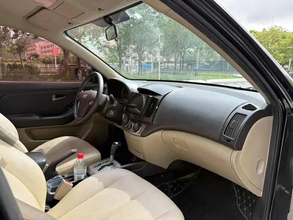 Hyundai Elantra — миниатюра 15