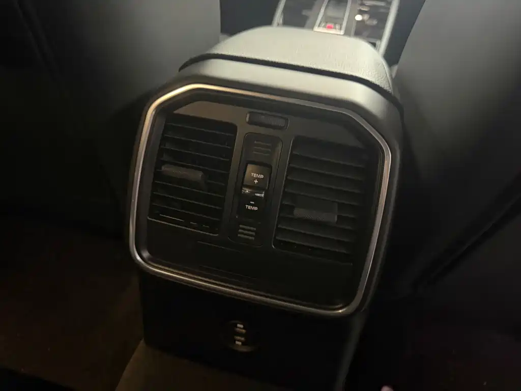 Porsche Macan — миниатюра 14