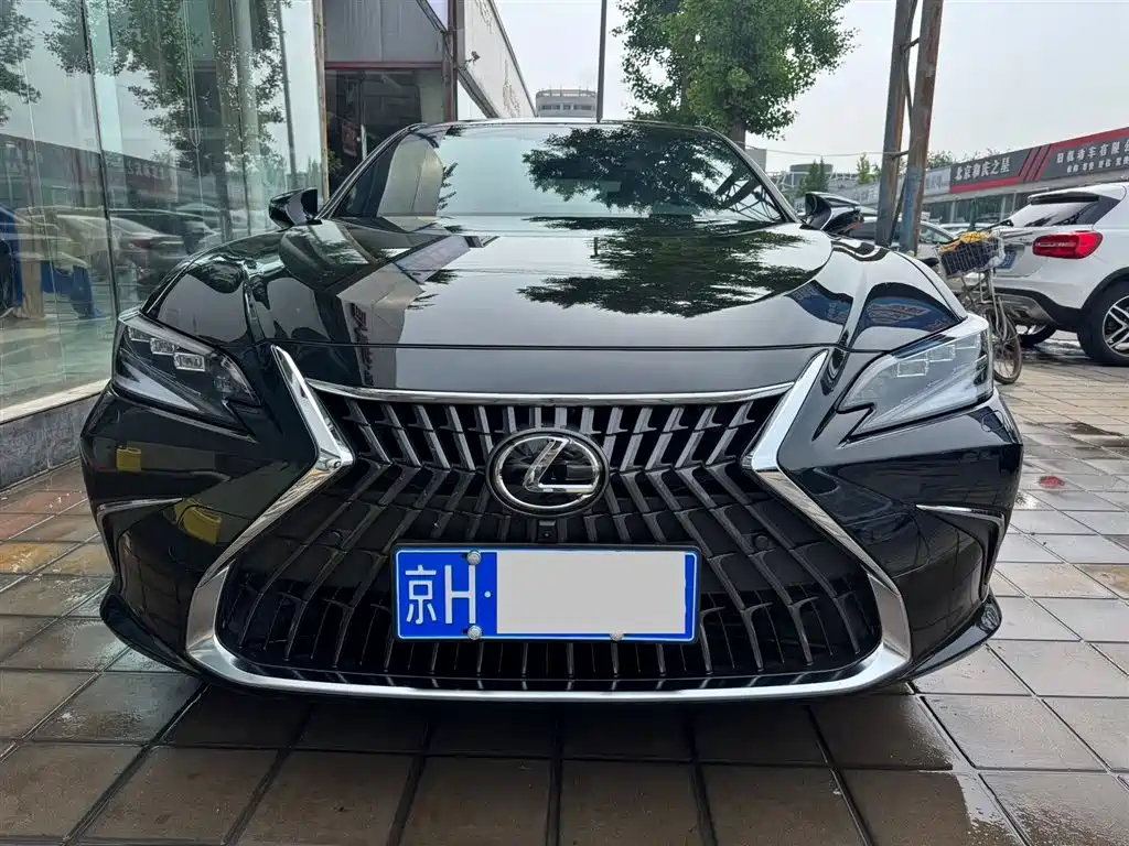 Lexus ES 2024