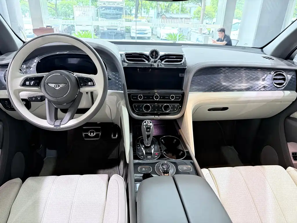 Bentley Bentayga — миниатюра 9