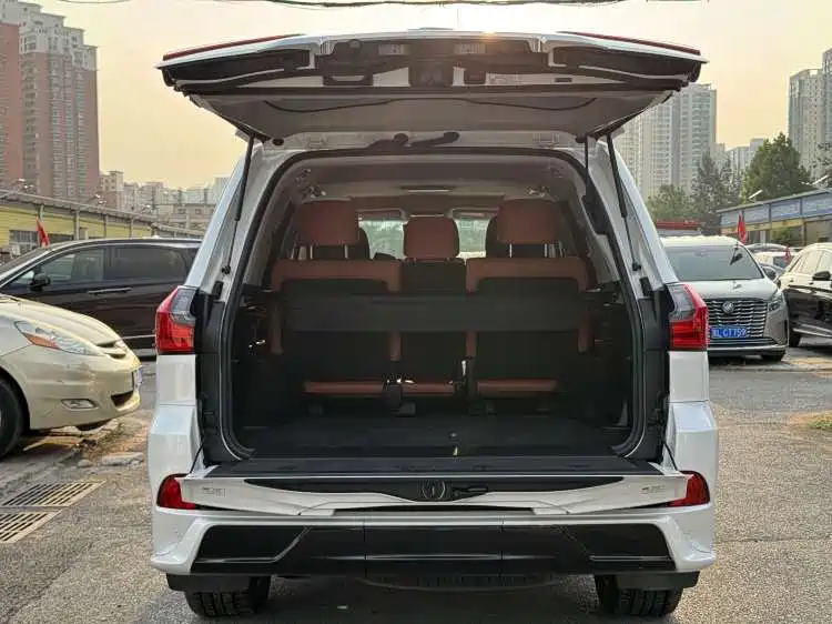 Lexus LX — миниатюра 8