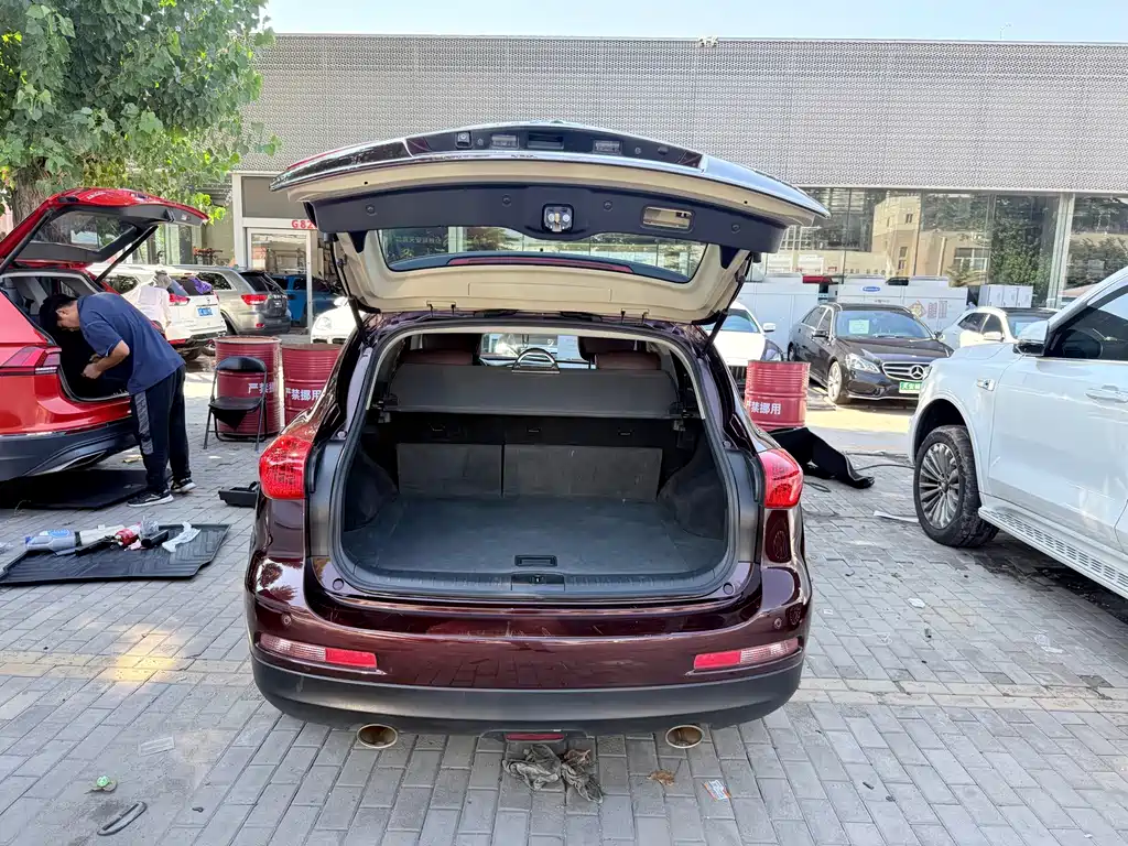 Infiniti EX — миниатюра 16