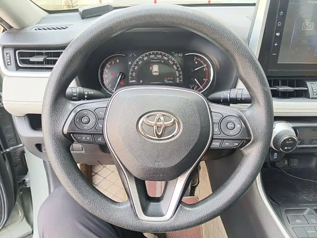 Toyota RAV4 — миниатюра 11