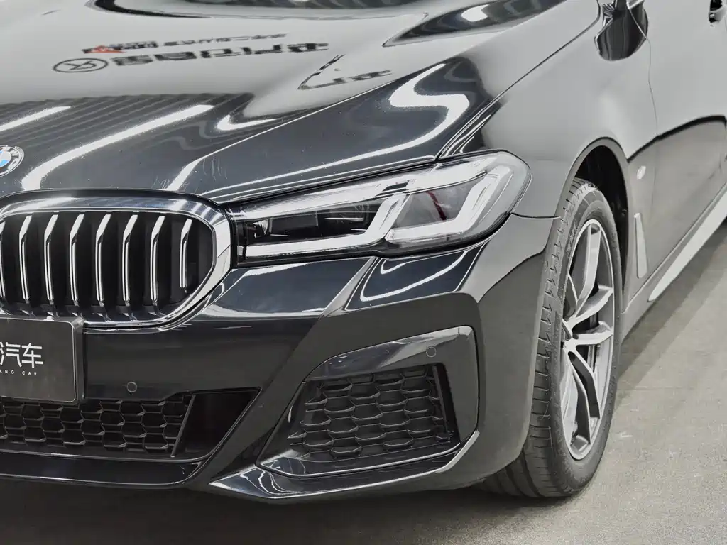 BMW 5 Series — миниатюра 27