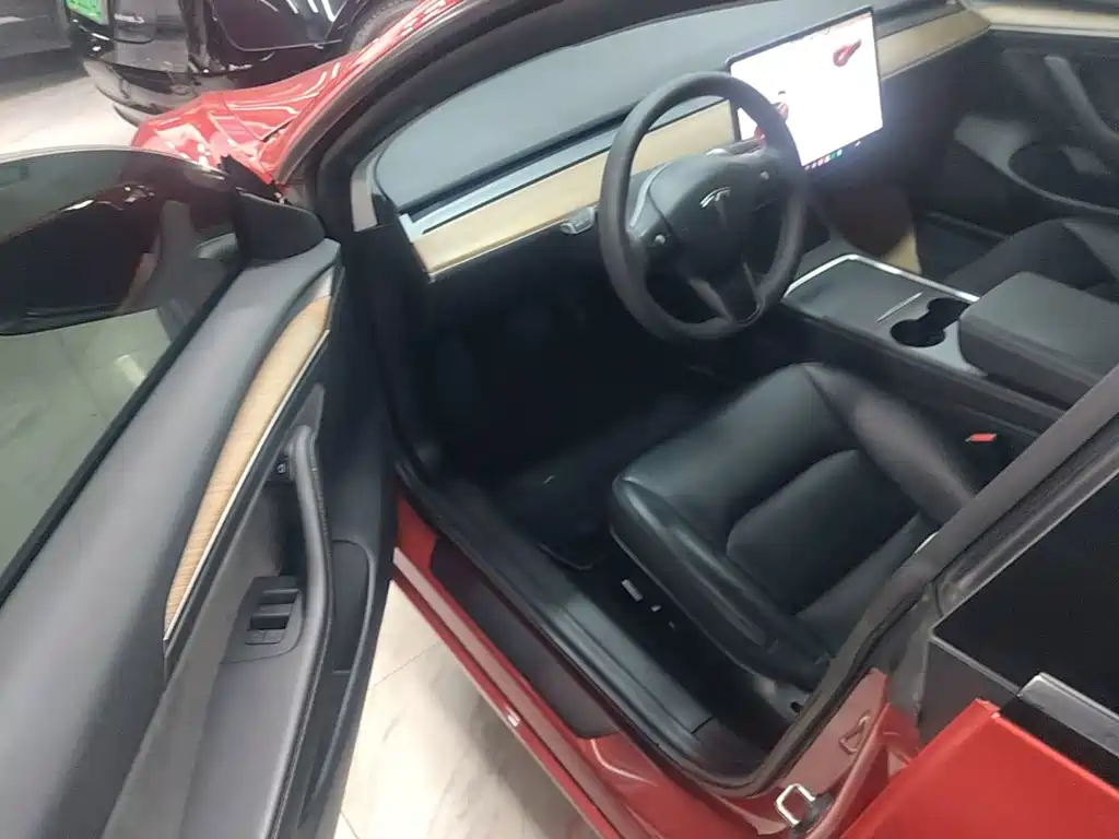 Tesla Model 3 — миниатюра 16