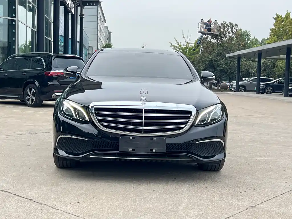 Mercedes-Benz E-Class — миниатюра 3