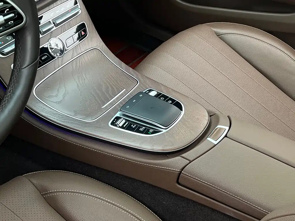 Mercedes-Benz E-Class — миниатюра 12