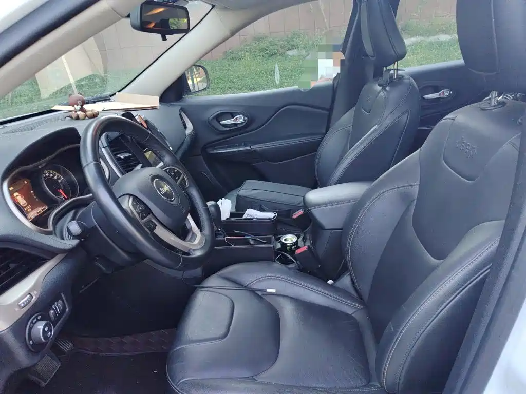 Jeep Cherokee — миниатюра 16