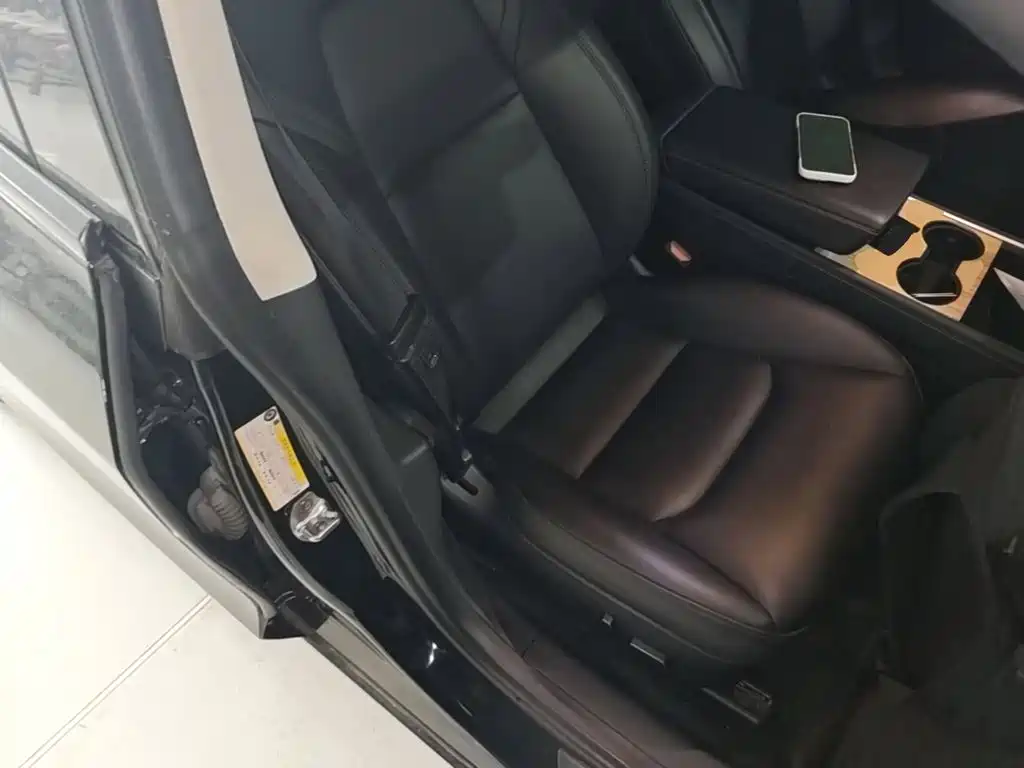 Tesla Model 3 — миниатюра 25