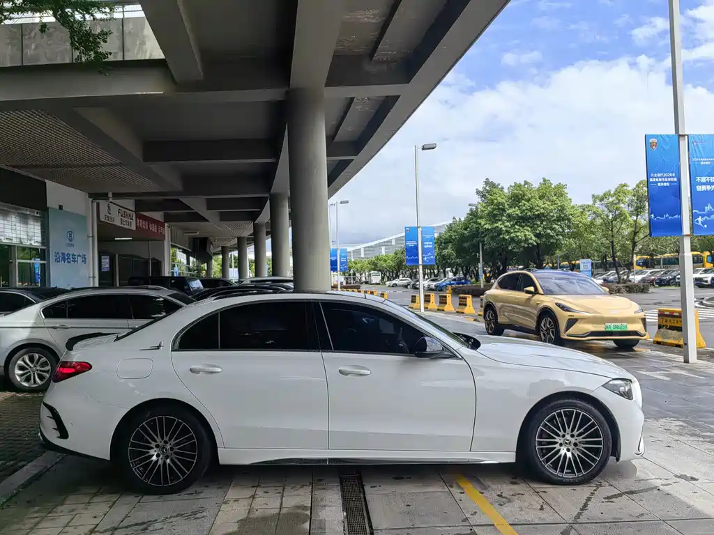 Mercedes-Benz C-Class — миниатюра 4