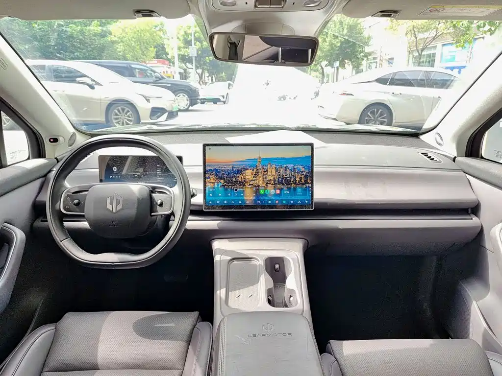 Leapmotor Leapmotor C10 — миниатюра 10