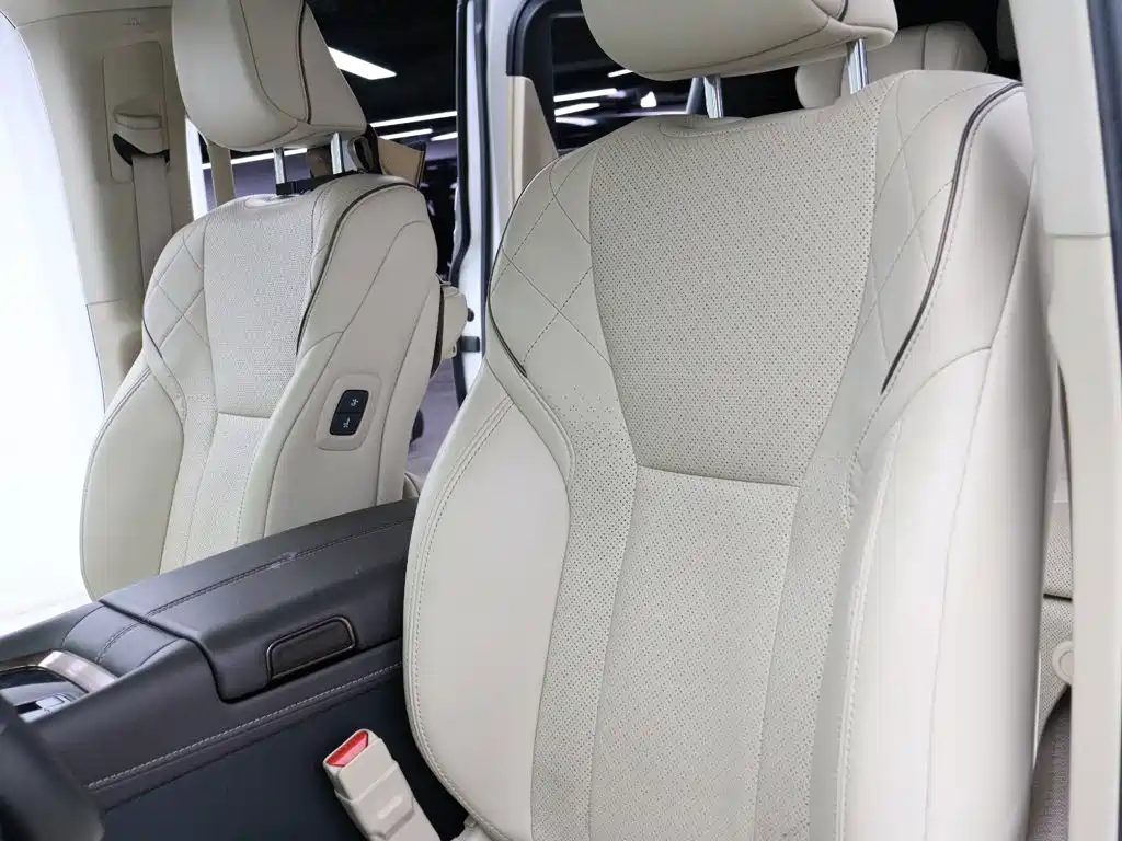 Toyota Alphard — миниатюра 4
