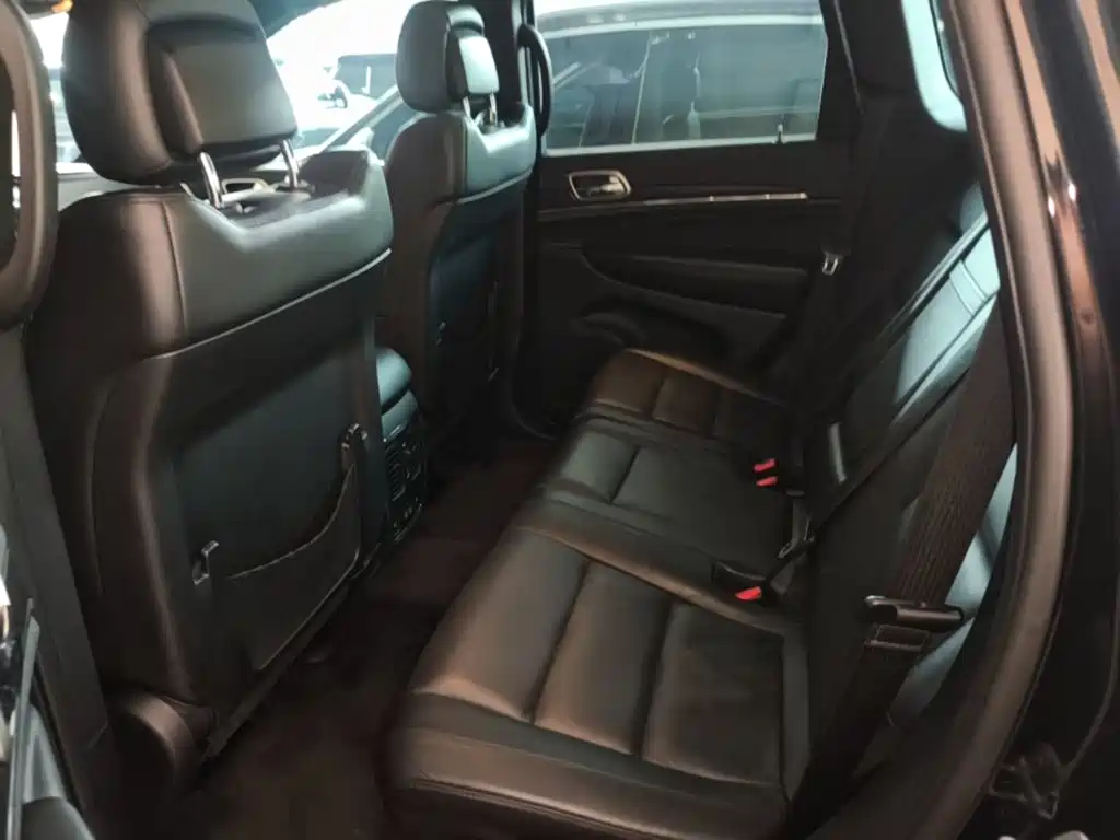 Jeep Grand Cherokee (Import) — миниатюра 17