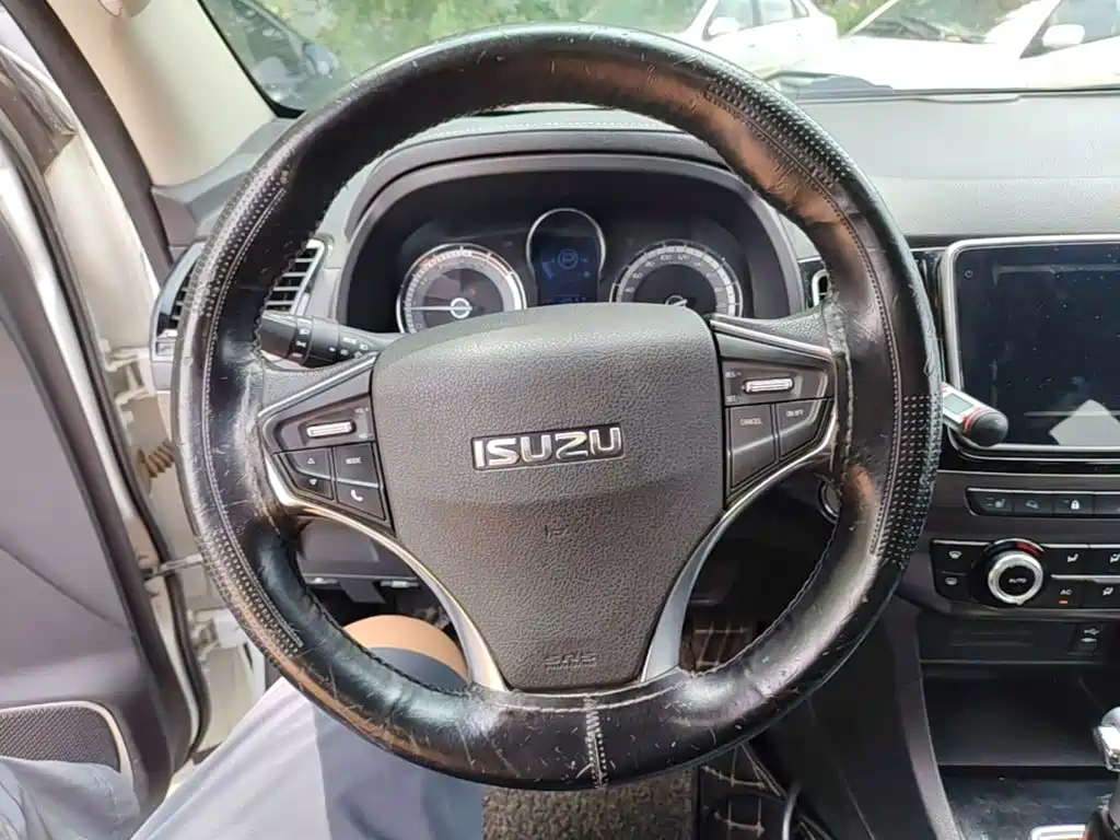 Isuzu MU-X — миниатюра 7