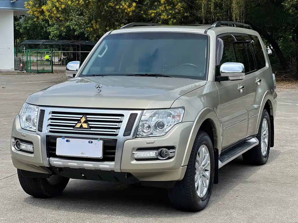 Mitsubishi Pajero (Import)