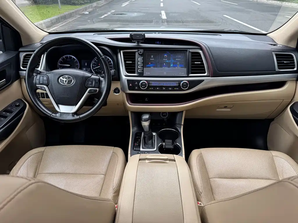 Toyota Highlander — миниатюра 10