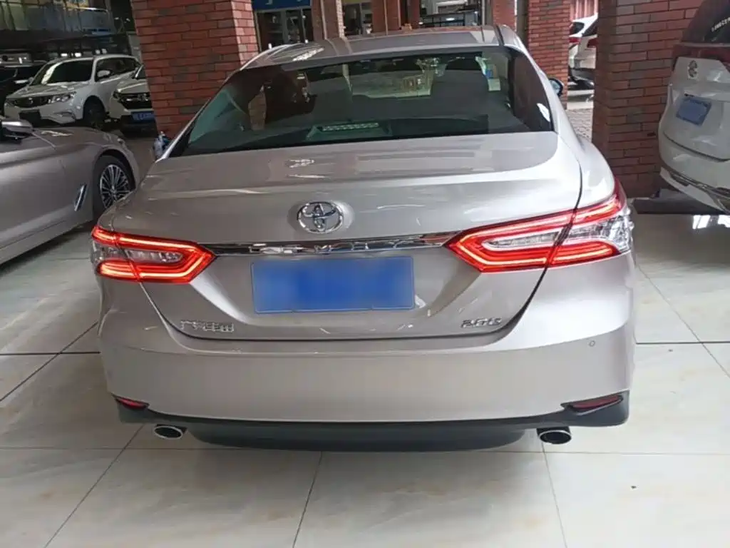 Toyota Camry — миниатюра 6
