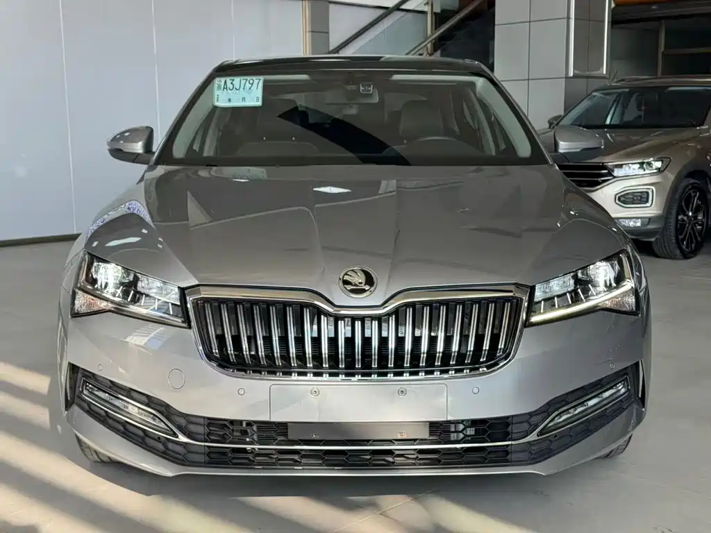 Skoda Superb — миниатюра 2