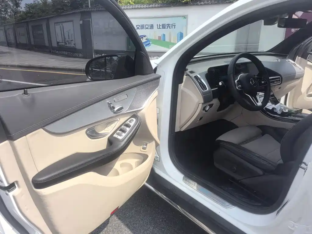 Mercedes-Benz EQC — миниатюра 19