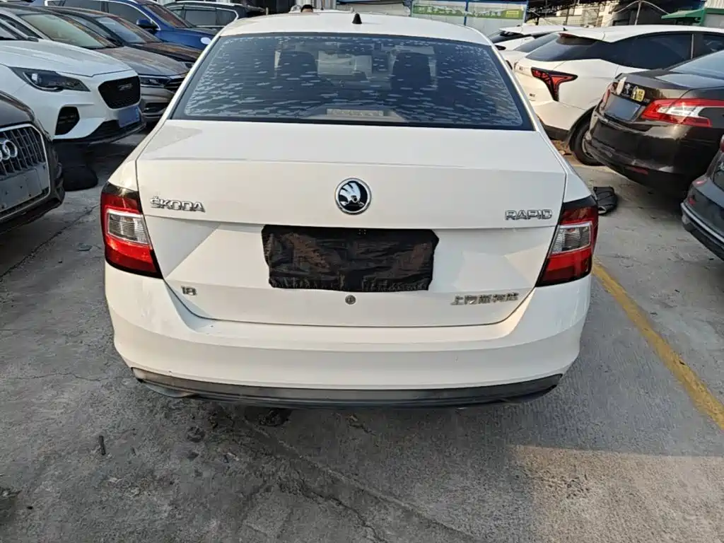 Skoda Rapid — миниатюра 6