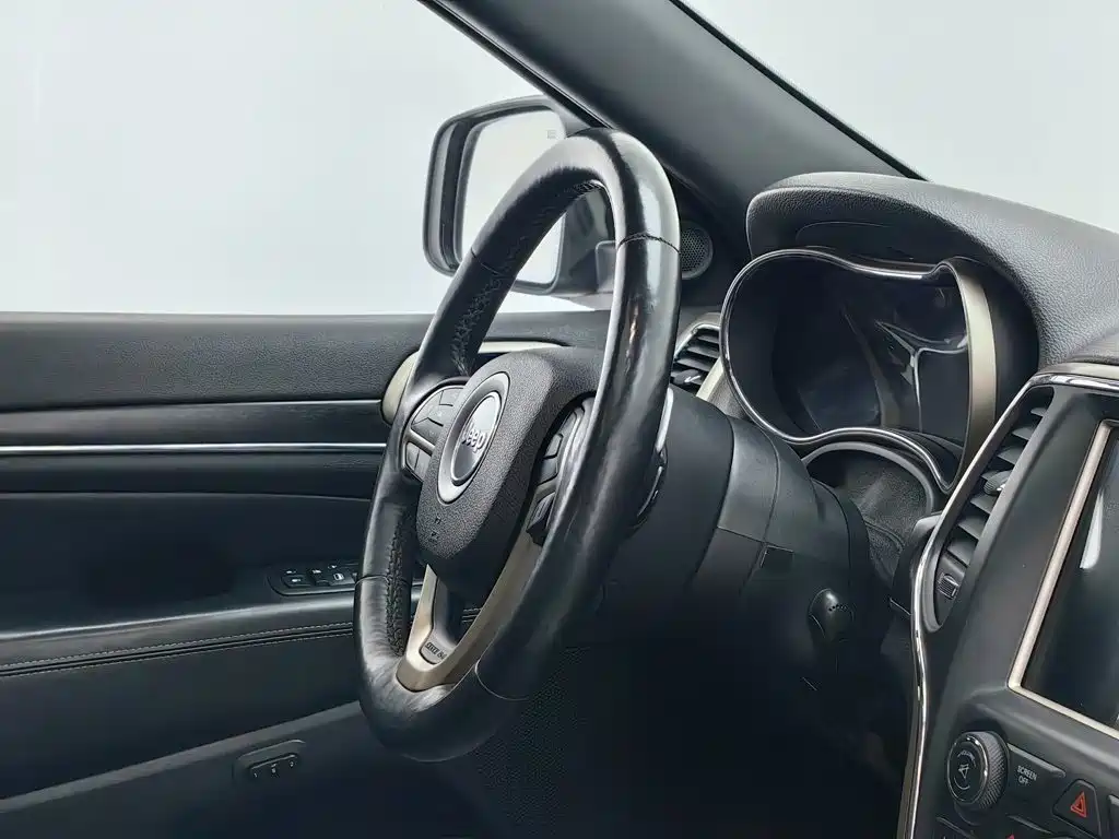 Jeep Grand Cherokee (Import) — миниатюра 22
