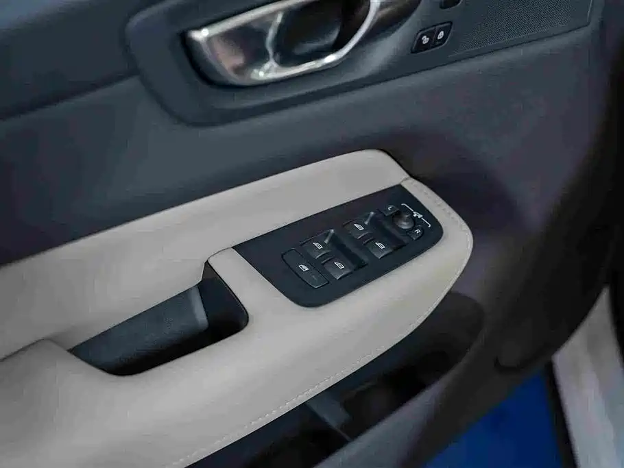 Volvo XC60 — миниатюра 9
