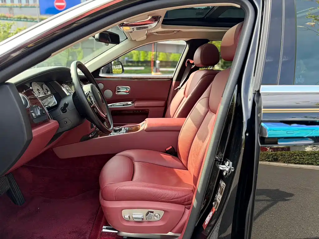 Rolls-Royce Ghost — миниатюра 12