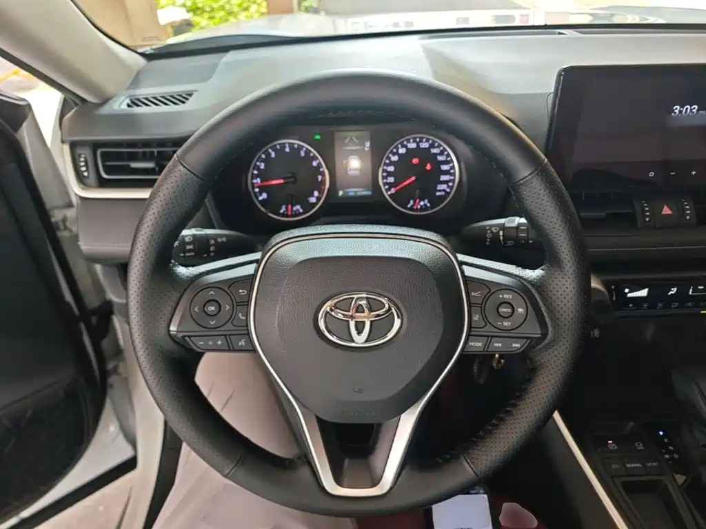 Toyota RAV4 — миниатюра 11