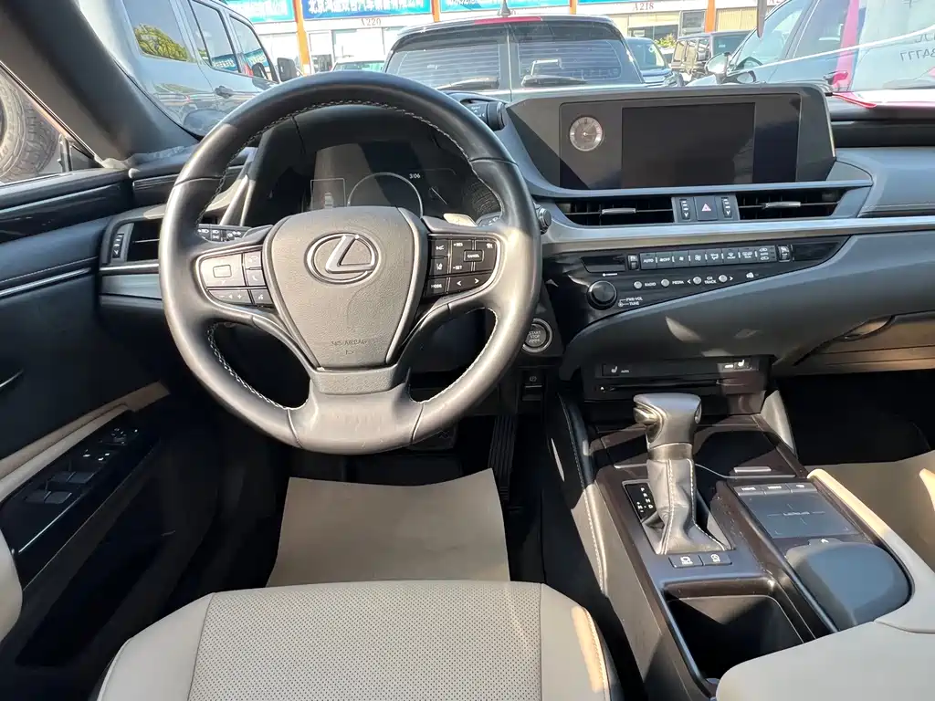 Lexus ES — миниатюра 10