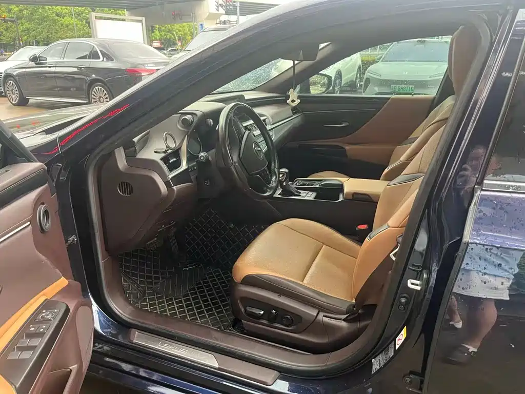 Lexus ES — миниатюра 8