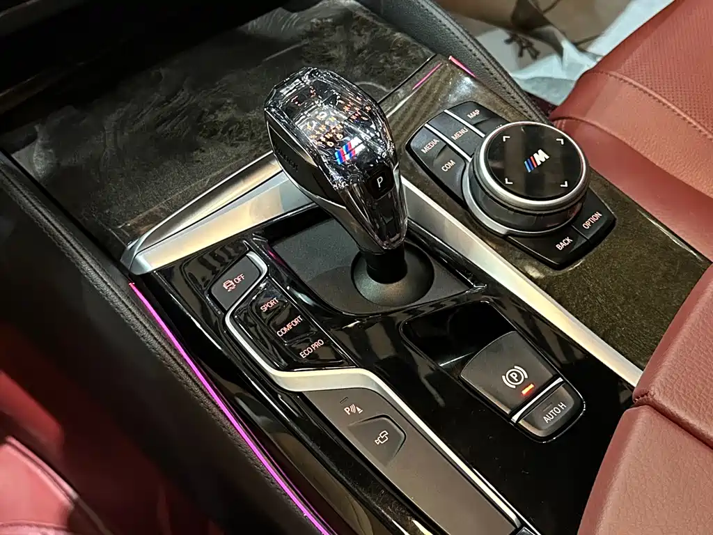 BMW 5 Series — миниатюра 6