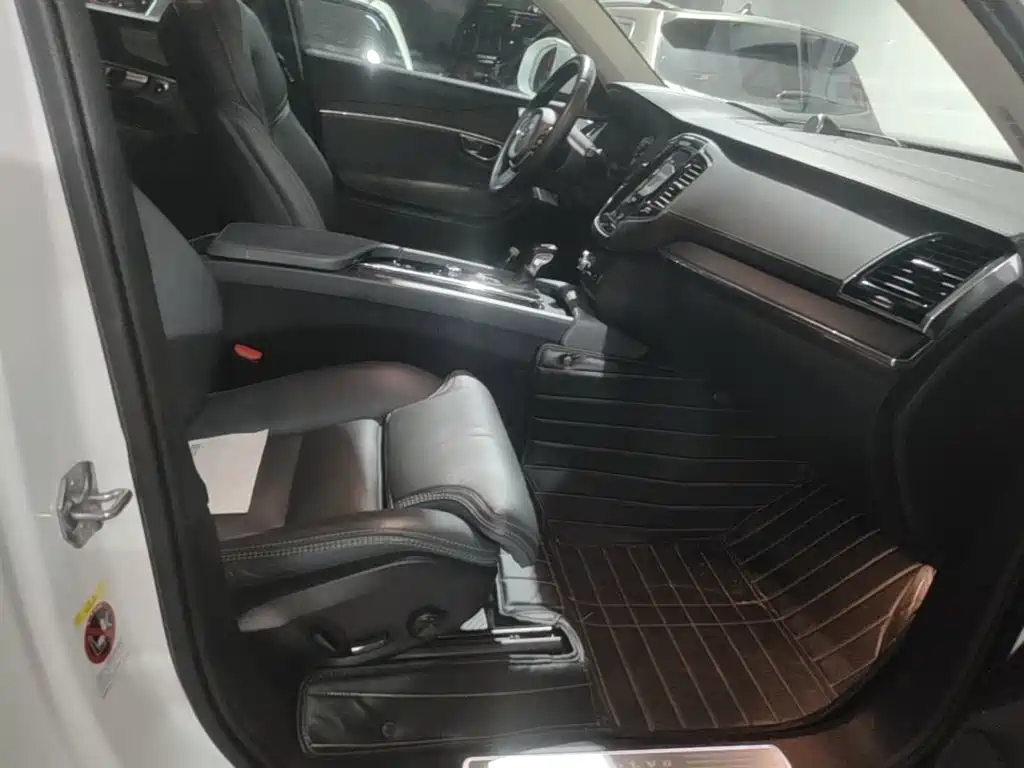 Volvo XC90 — миниатюра 25