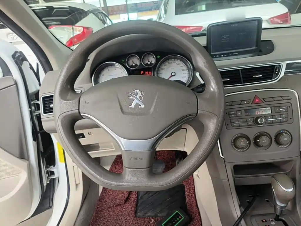 Peugeot 308 — миниатюра 11