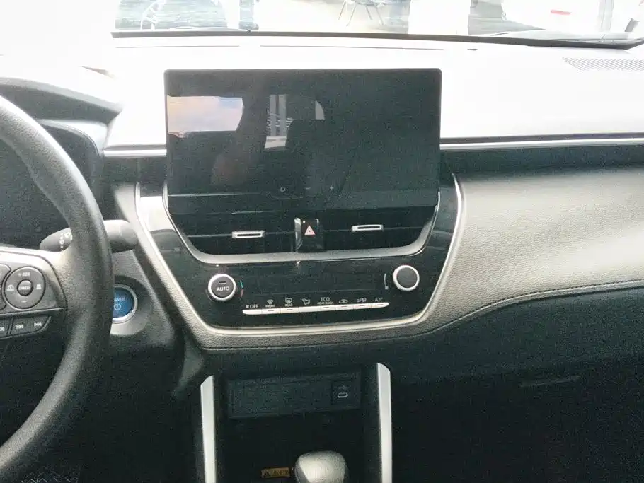 Toyota Corolla Cross — миниатюра 13
