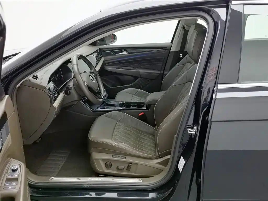 Volkswagen Passat 2021 330TSI Luxury