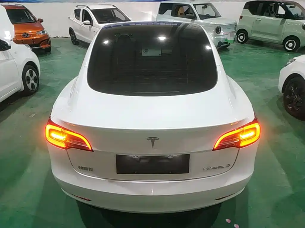 Tesla Model 3 — миниатюра 6