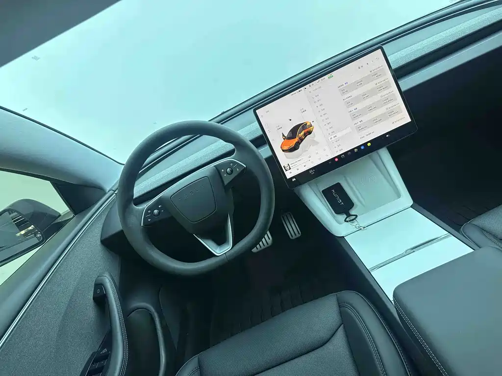 Tesla Model 3 — миниатюра 5