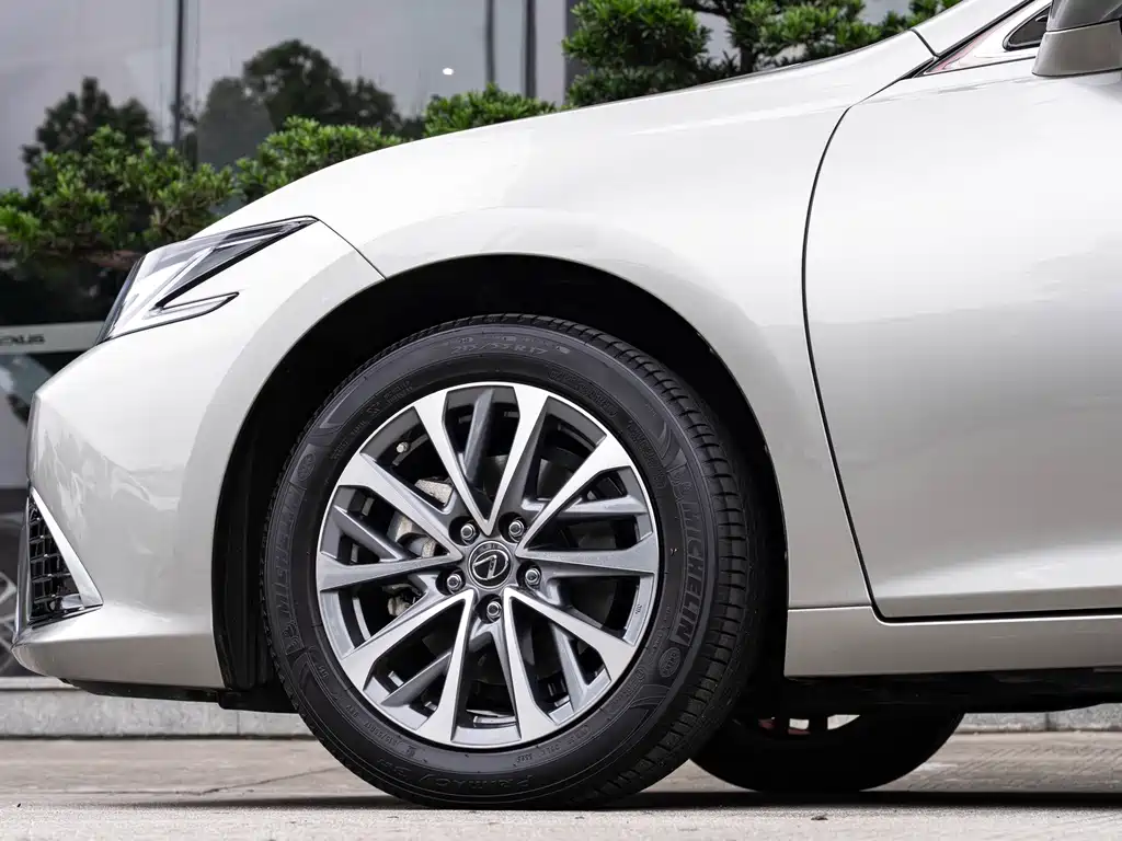 Lexus ES — миниатюра 8