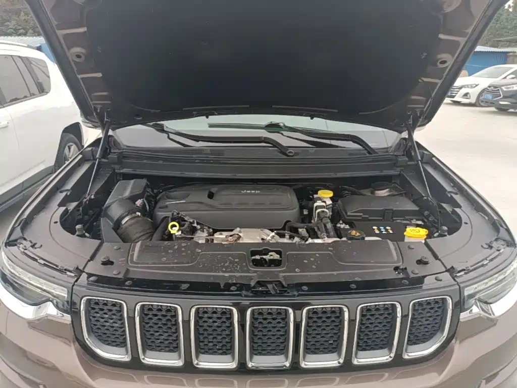 Jeep Commander — миниатюра 20