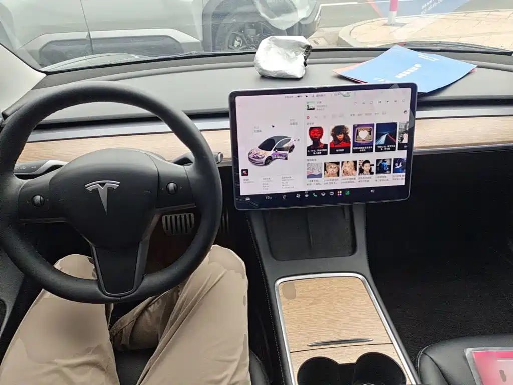 Tesla Model 3 — миниатюра 10