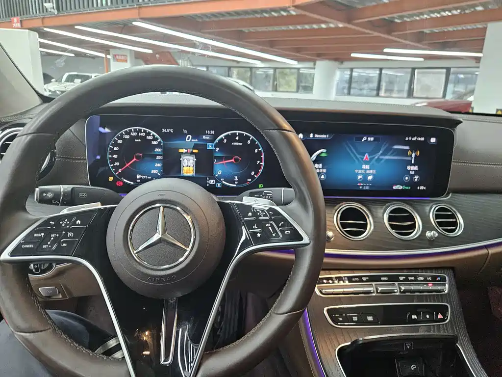 Mercedes-Benz E-Class — миниатюра 10