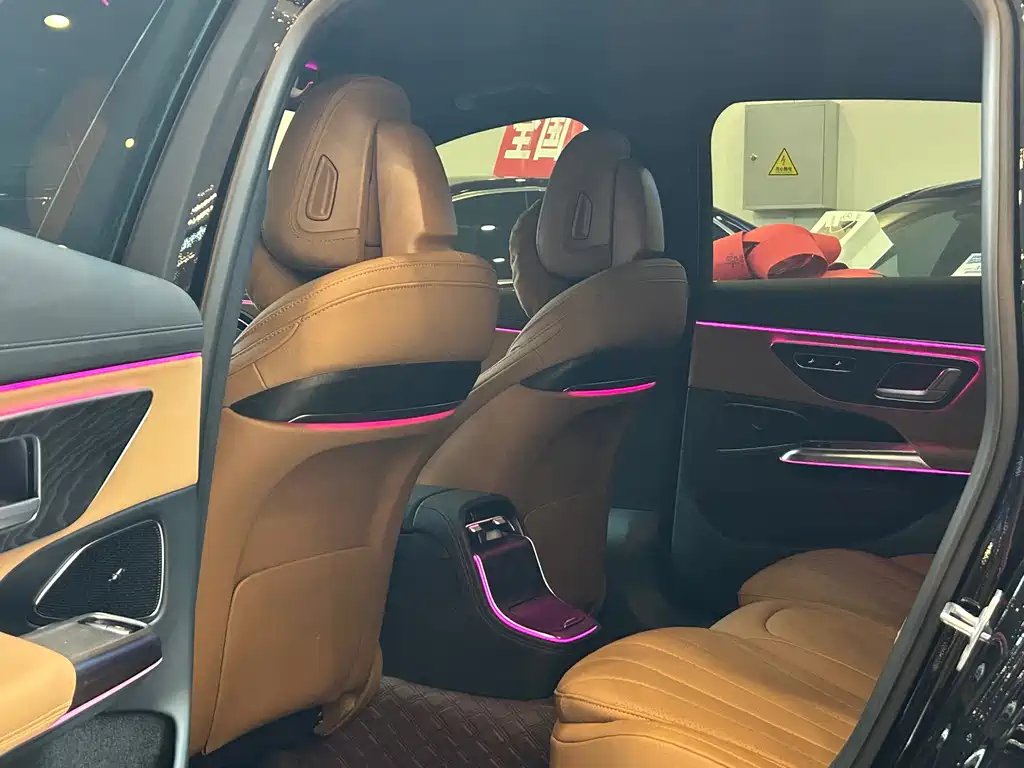 Mercedes-Benz E-Class — миниатюра 11
