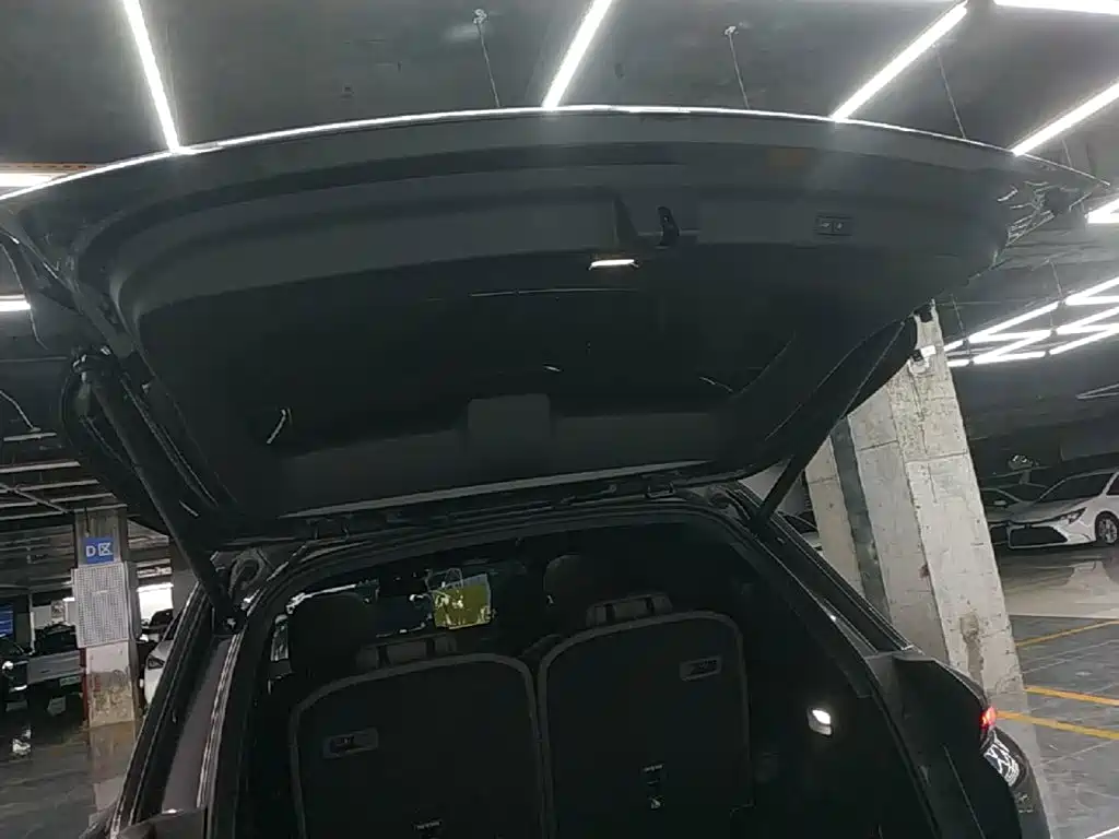 Li Auto Li L8 — миниатюра 19