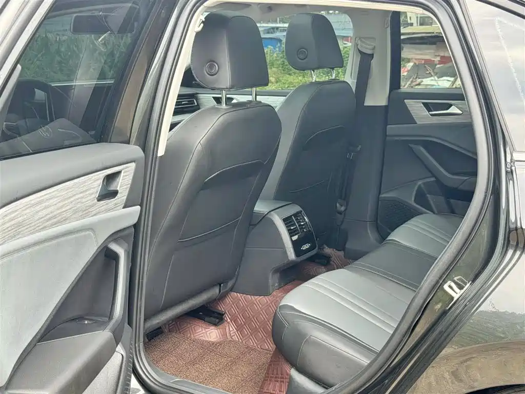 Volkswagen Sagitar 2025 300TSI DSG