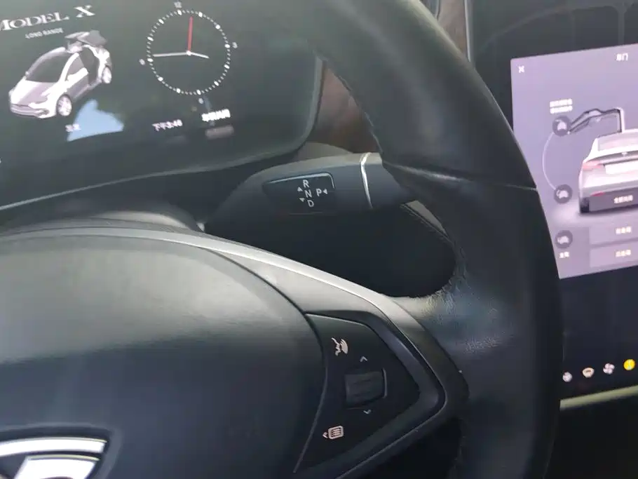 Tesla Model X — миниатюра 16