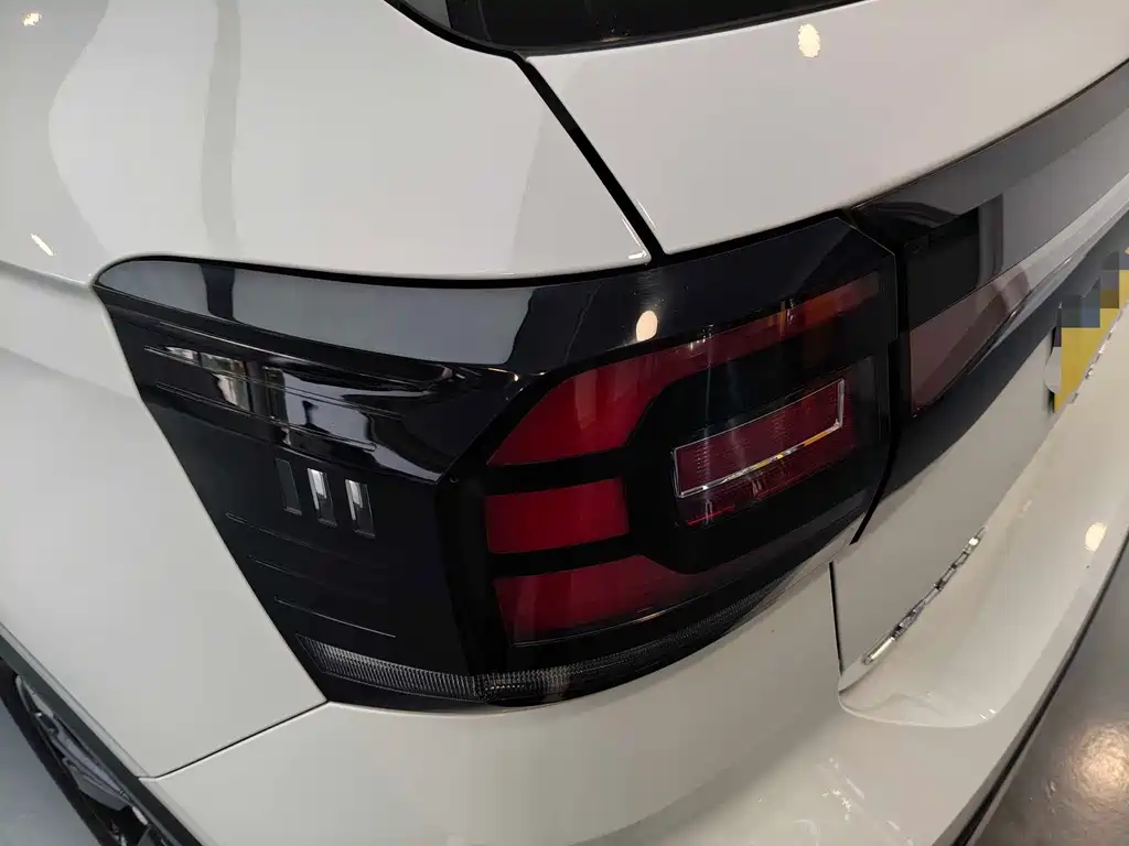 Volkswagen Tacqua 2021 1.5L AT Smart Connect