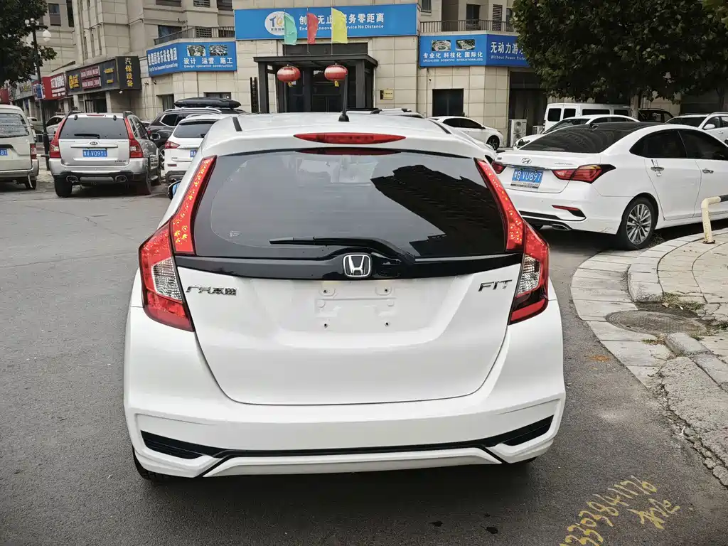 Honda Fit — миниатюра 8