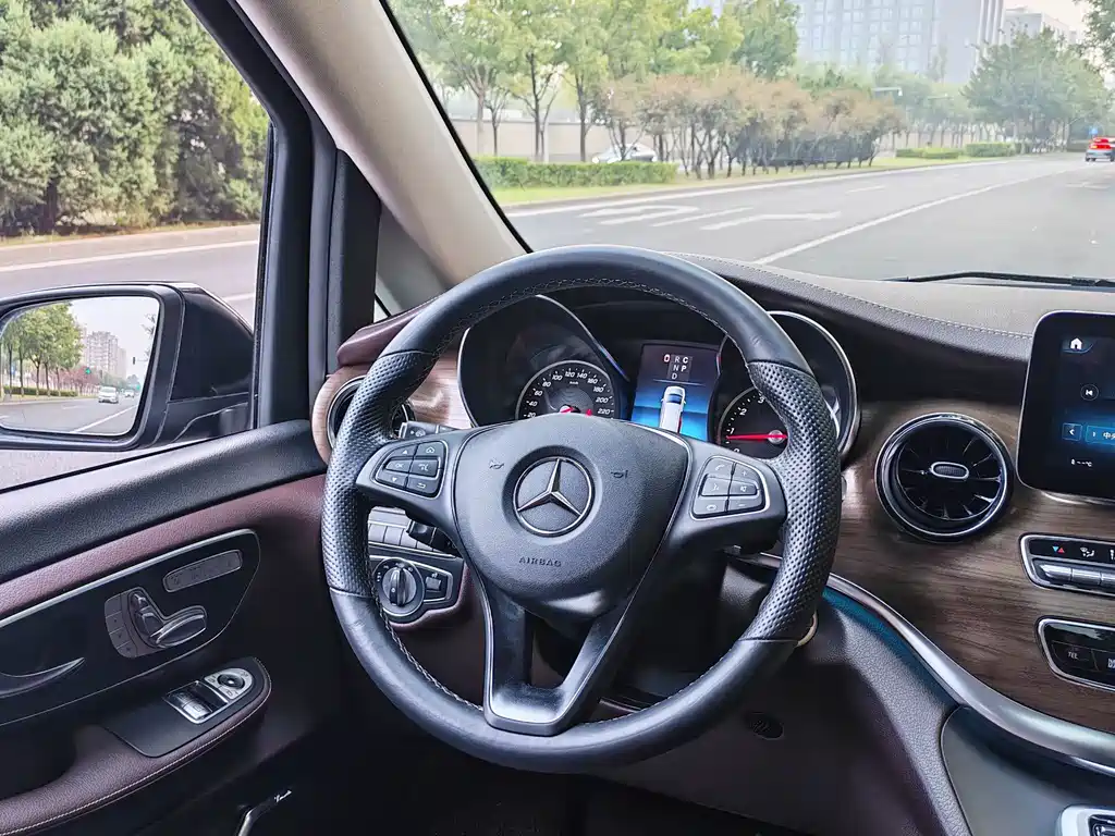 Mercedes-Benz V-Class — миниатюра 10
