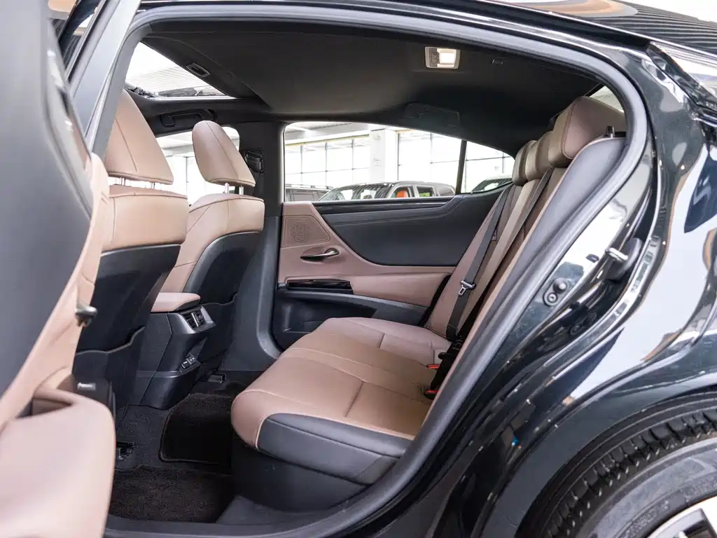 Lexus ES — миниатюра 10