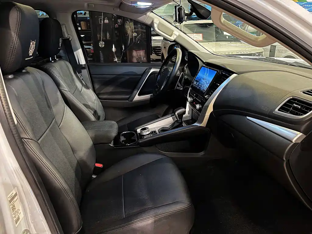 Mitsubishi Pajero Sport (Import) — миниатюра 8